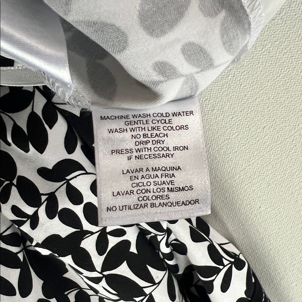 Jones Wear Black and White Sleeveless Leaf Pattern Dress - 16 - Picture 5 of 9